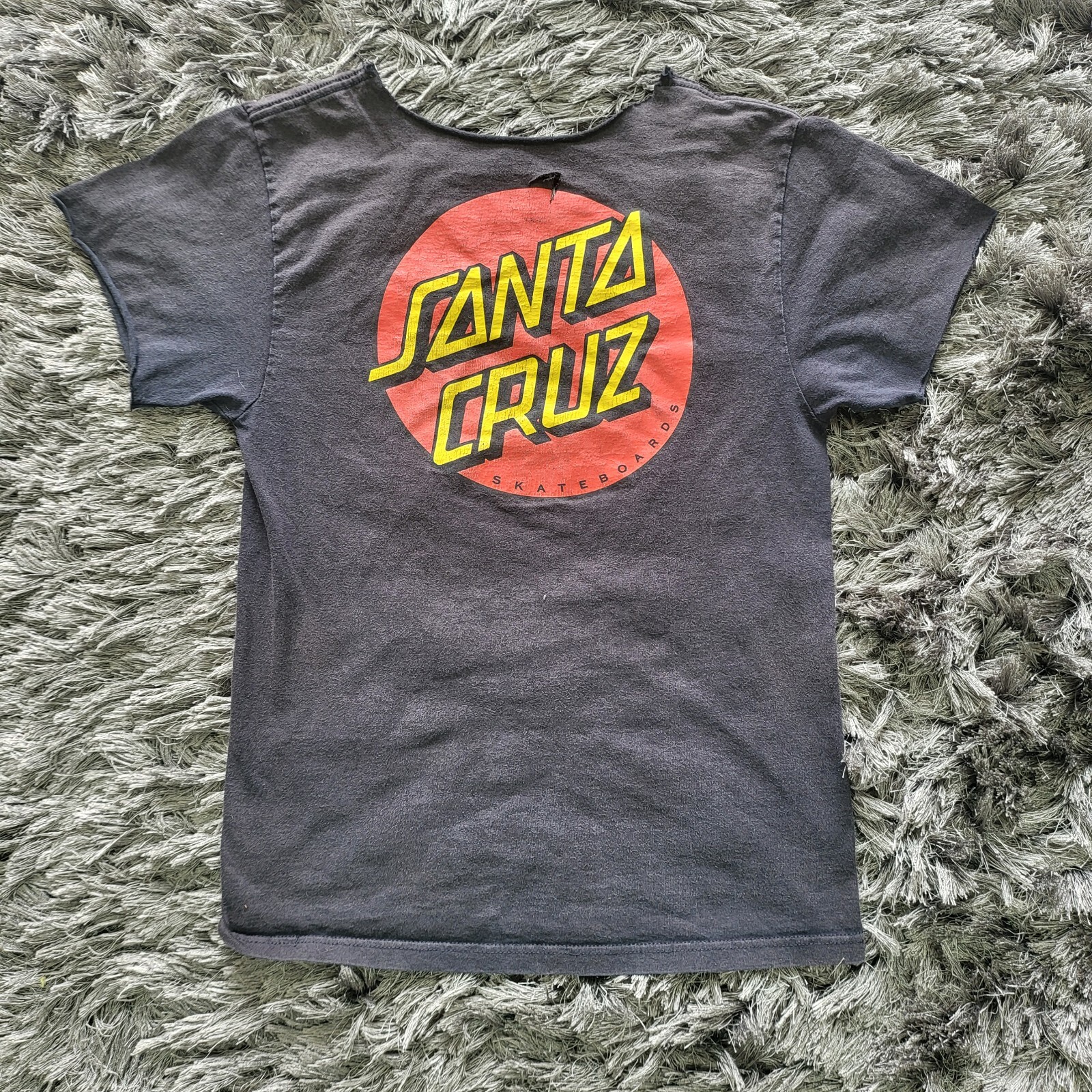 Santa Cruz Skateboards T-Shirt Mens Small Black Short Sleeve Pullover Logo Flaws
