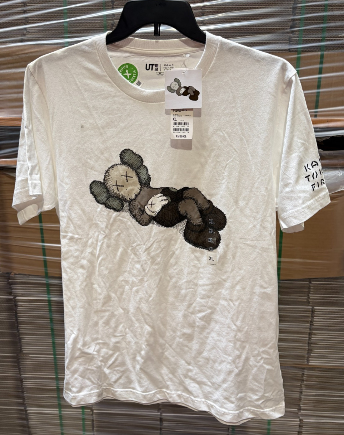 KAWS x Uniqlo Collaboration UT Graphic T-shirt size XL Kaws Tokyo First Japan