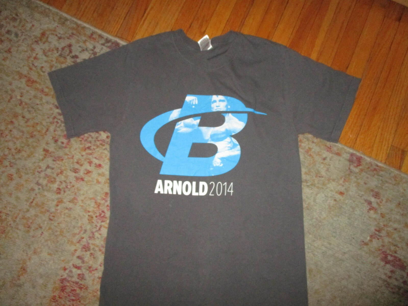 ARNOLD SPORTS WEEKEND 2014 BODYBUILDING.COM T SHIRT Schwarzenegger Adult SMALL