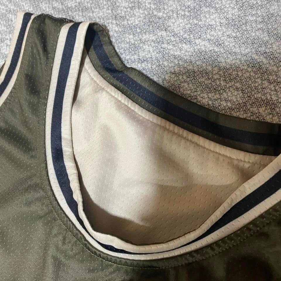 No brand & size Green and cream reversible basketball jersey shirt. SKU802