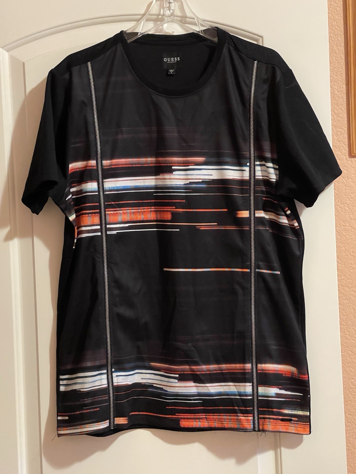 GUESS LOS ANGELES MEN CREWNECK , ZIPPER DETAIL, COLORFUL GRAPHIC PRINT~SHIRT Lg.