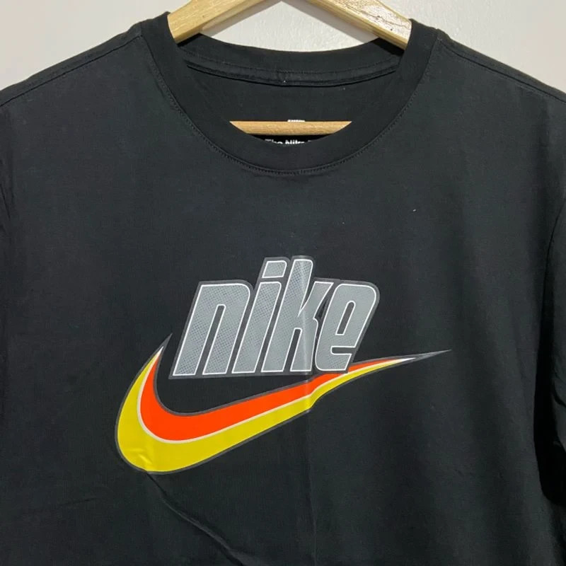 AUTHENTIC NIKE NSW ICON GRAPHIC T-SHIRT DX1991-010