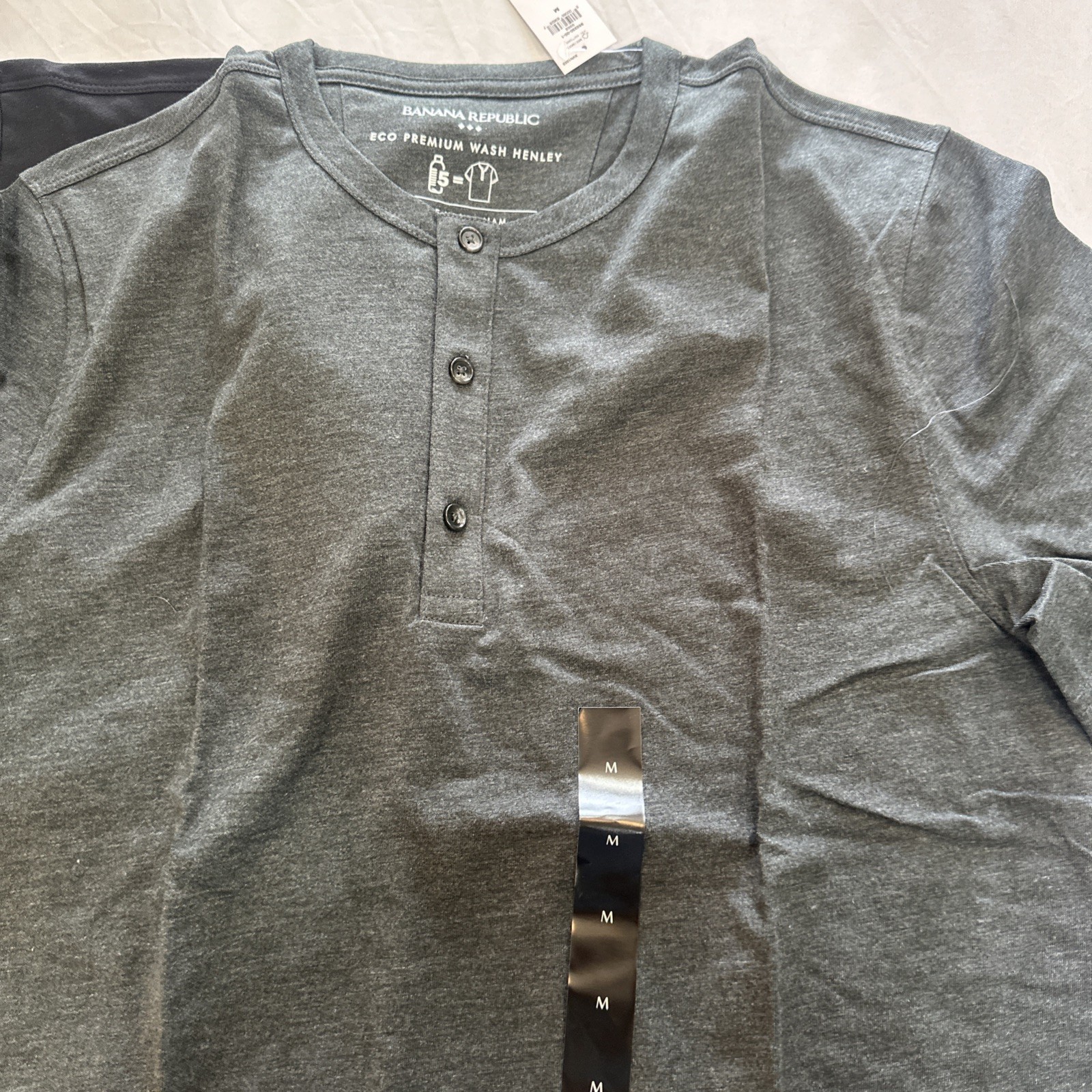 (2) Banana Republic Men Sz M Prem. Wash Henley Short Sleeve Black & Grey T-Shirt
