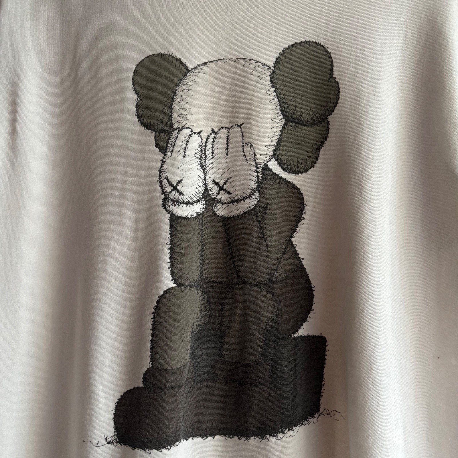 Uniqlo UT KAWS Companion Graphic T-Shirt White Mens Size L XX Sleeve
