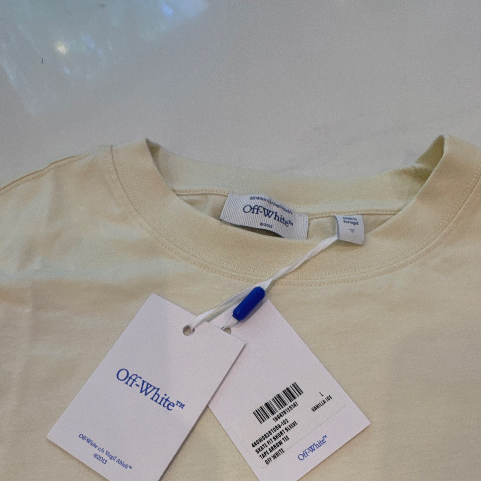 Off-White arrow skate fit tee vanilla ice size large brand new Retail over 350