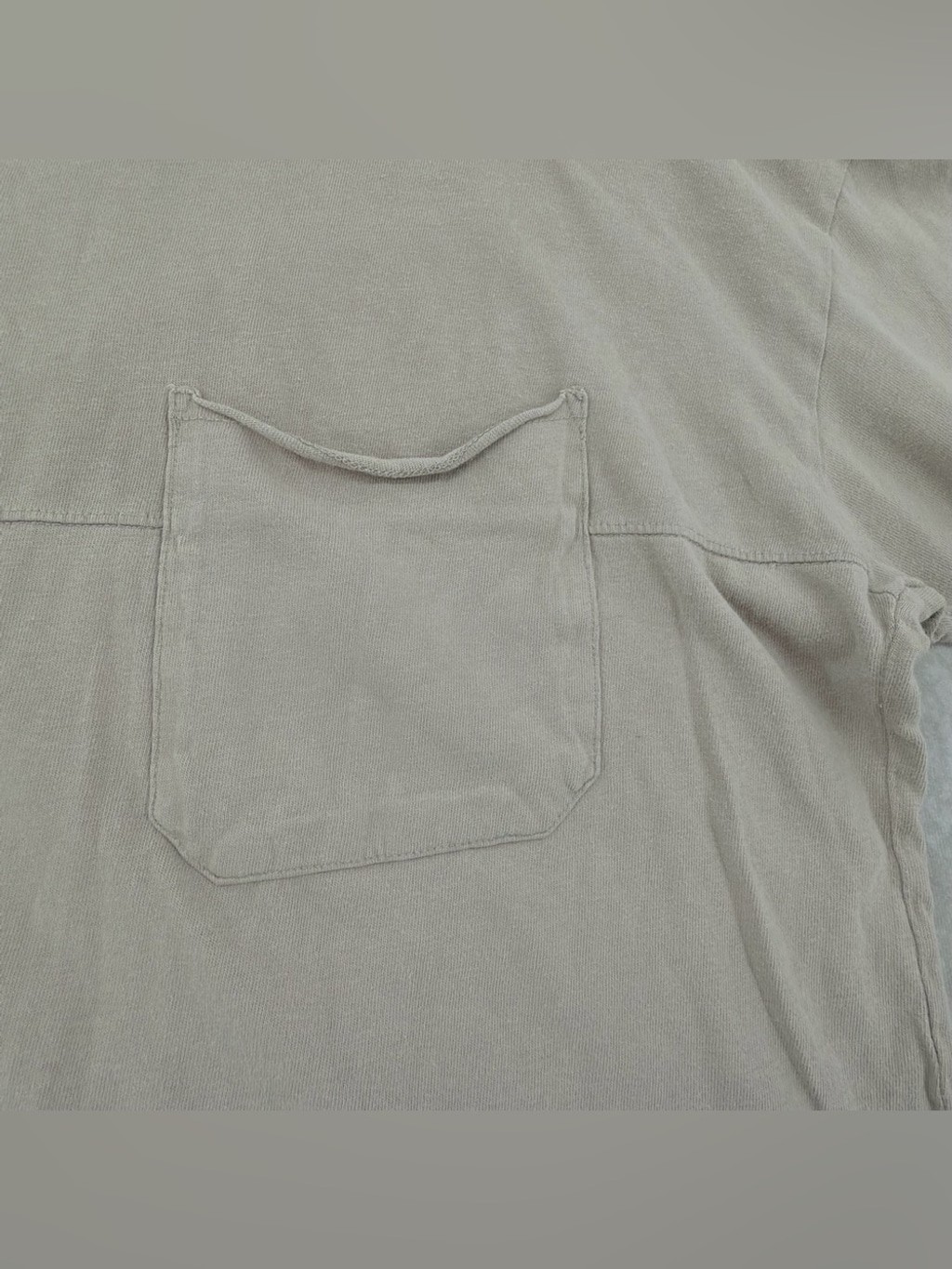 Abercrombie & Fitch Short Sleeve Pocket Tee – Taupe/grey