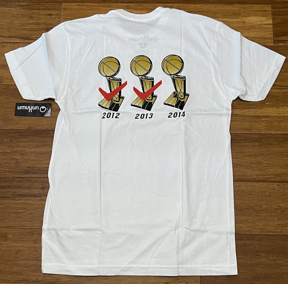 Unknwn 2014 Finals Men’s Shirt sz Medium White Lebron Miami Heat