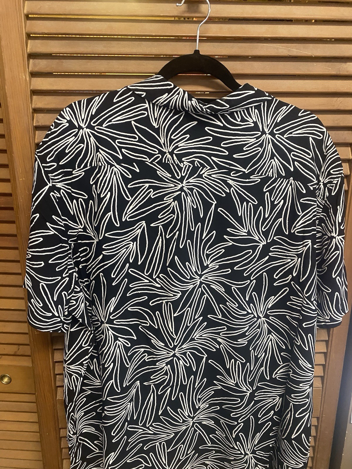 Goodfellow & Co Standard Fit Short Sleeve Untucked Length Size S Black Foliage