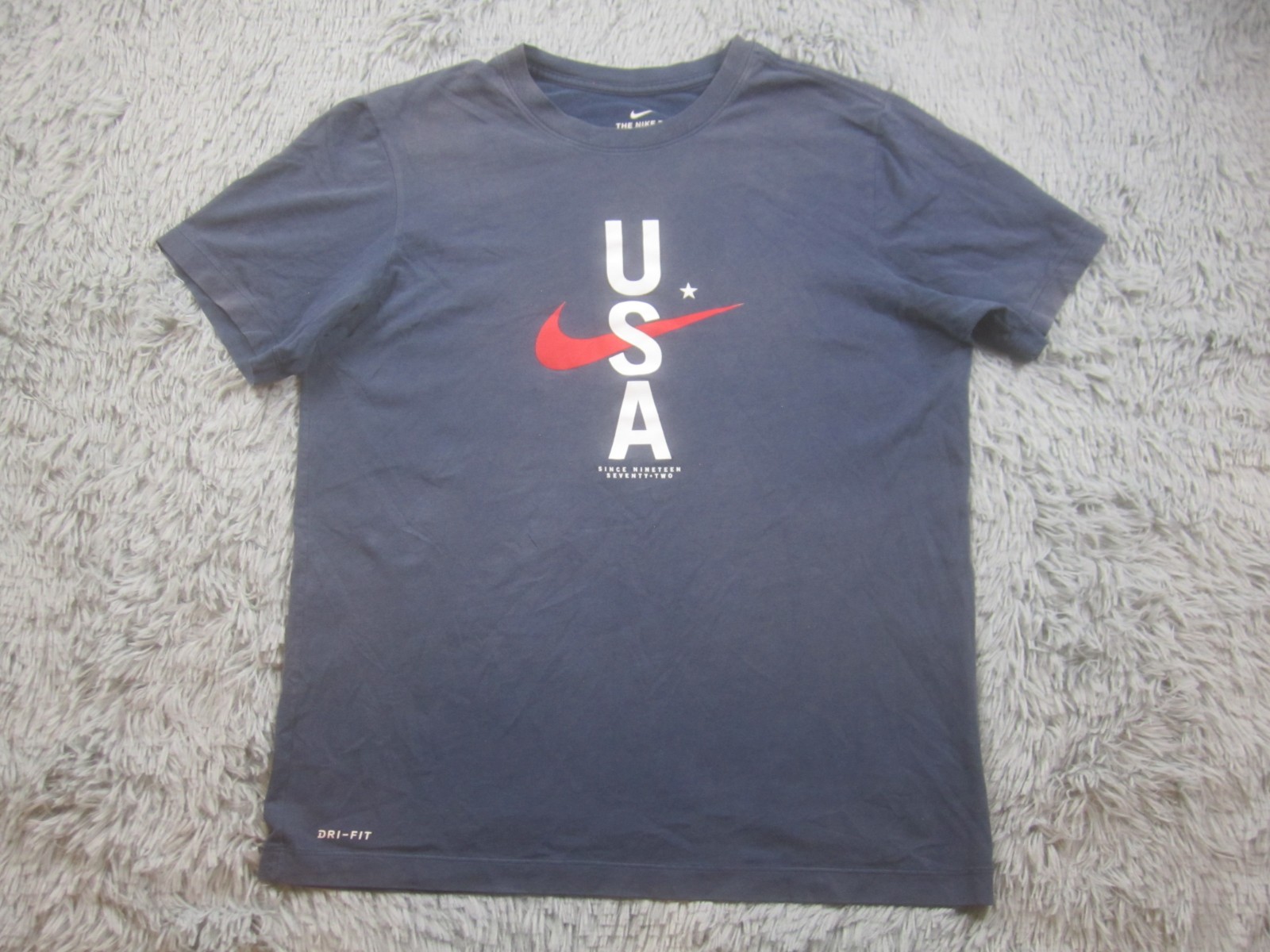 The Nike Tee Mens Medium Shirt Short Sleeve Blue Dri-Fit Crew Neck USA