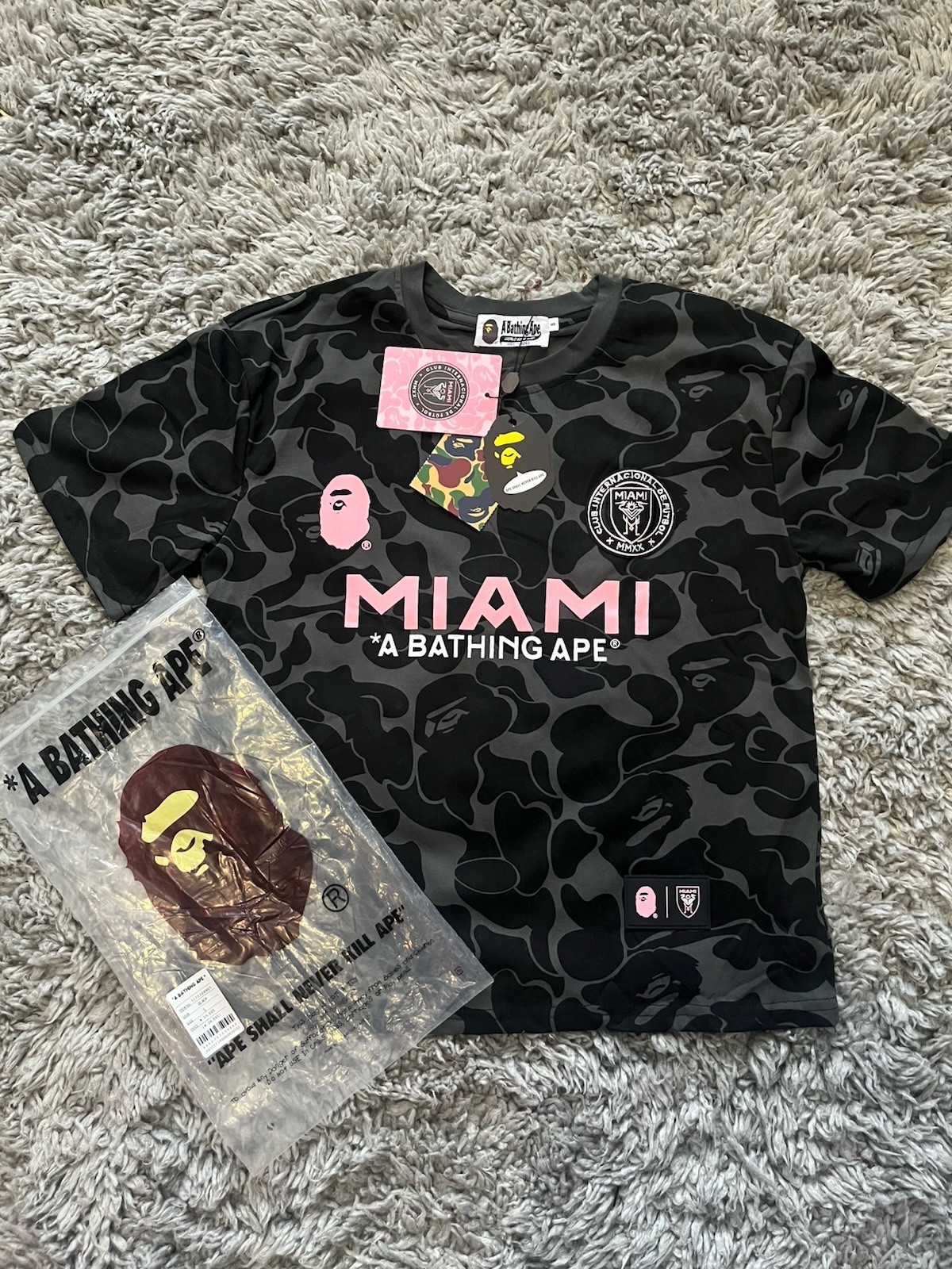 A Bathing Ape BAPE Miami Black Camo Pink Graphic Logo Crewneck T-Shirt S