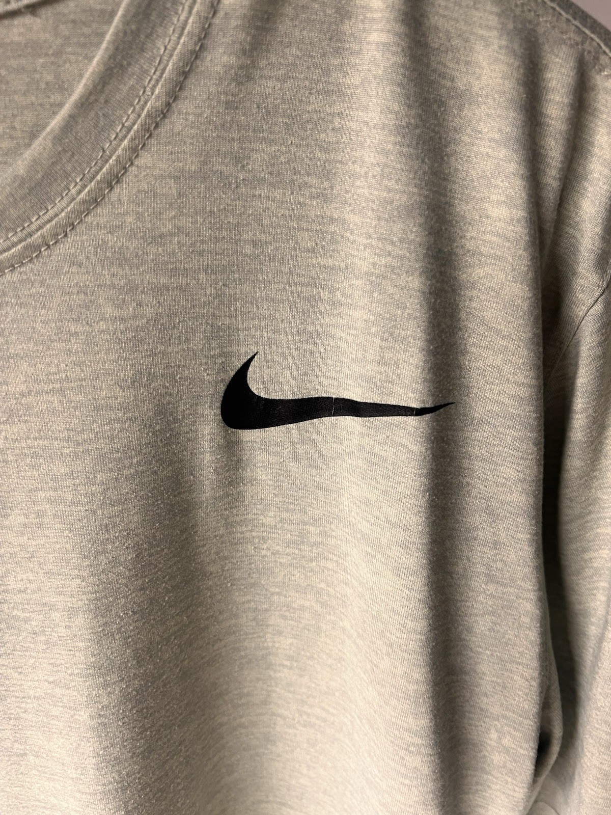 Nike Dri-FIT The Nike Tee Men’s Gray Knit Logo T-Shirt Crew Neck Size M