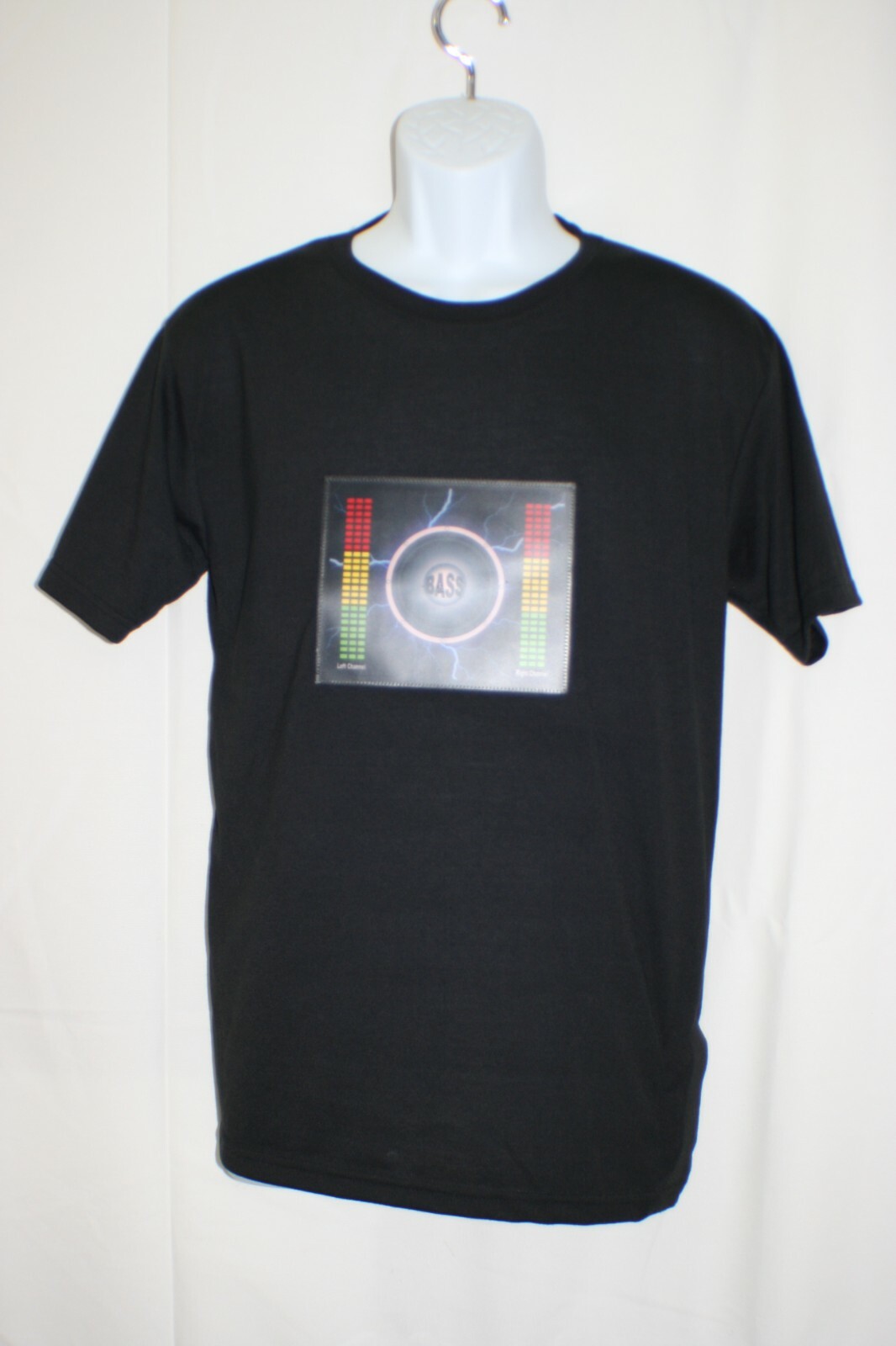BASS Men’s Black SS Shirt Size M *SOUND ACTIVATED LIGHTS*
