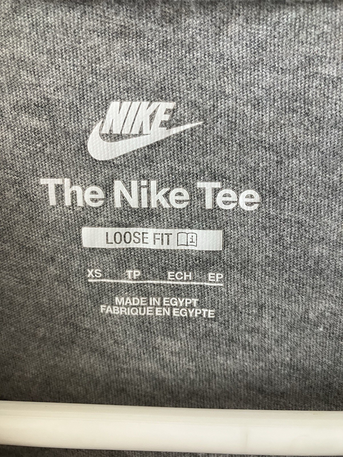Nike Gray Tshirt Logo Patch Men’s XS Loose Fit (A07)