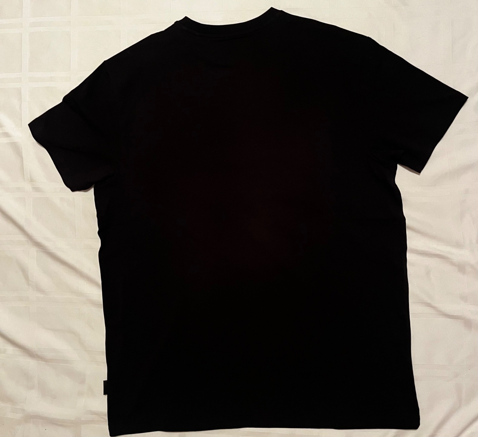 KENNETH COLE V-NECK BLACK UNWORN w/ TAGS SHOET SLEEVE- Size L ORIGINALLY $49