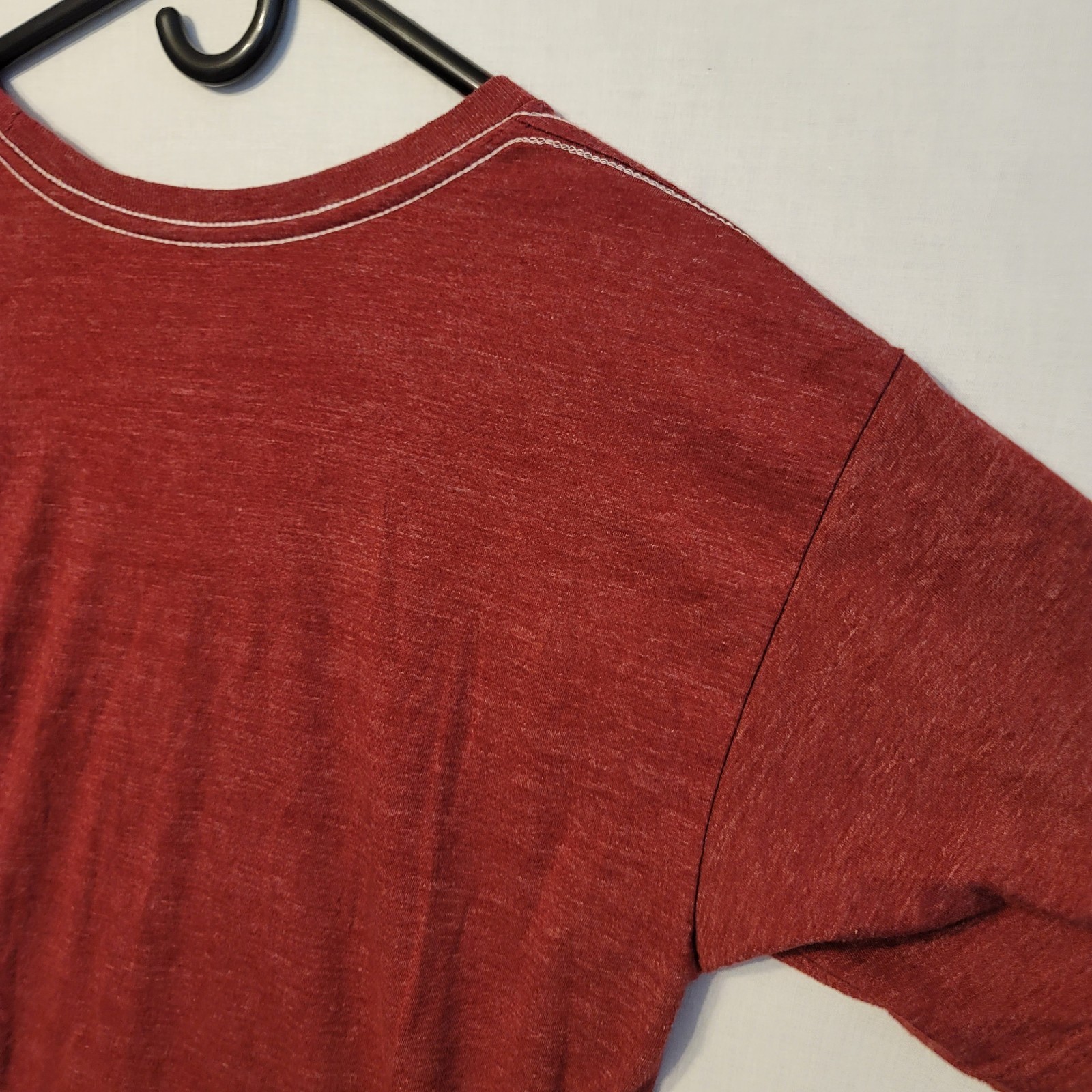 Billabong T-shirt M Wave Badge Logo Est 1973 Poly/Cotton/Rayon Brick Red V Good