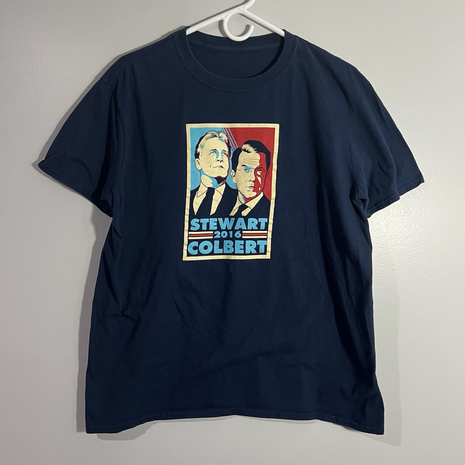 2016 Stewart Colbert Funny Talk Show Comedy Blue Graphic T-Shirt Mens Medium