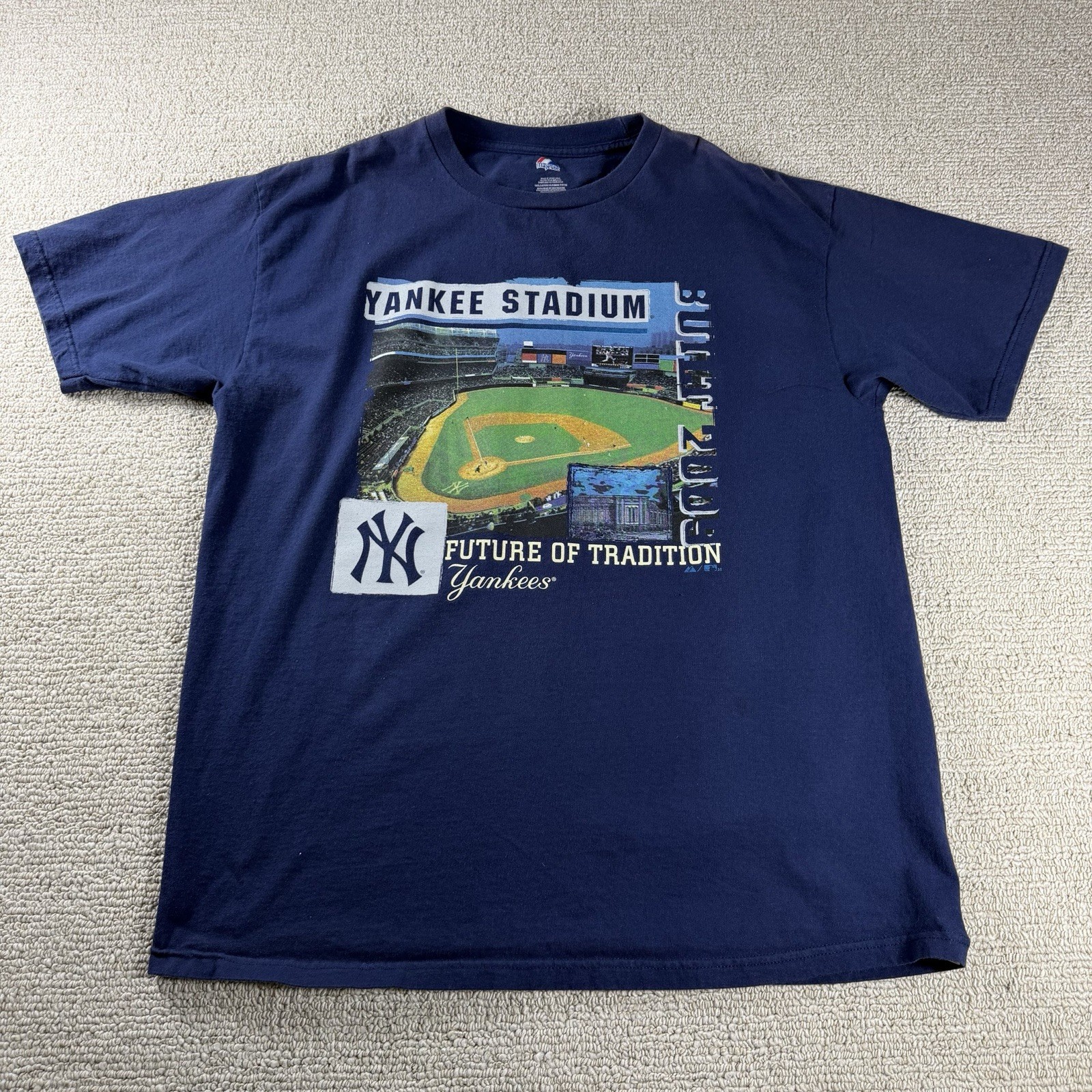 Majestic New York Yankees Stadium Logo Distressed T-Shirt Blue Men’s Size XL
