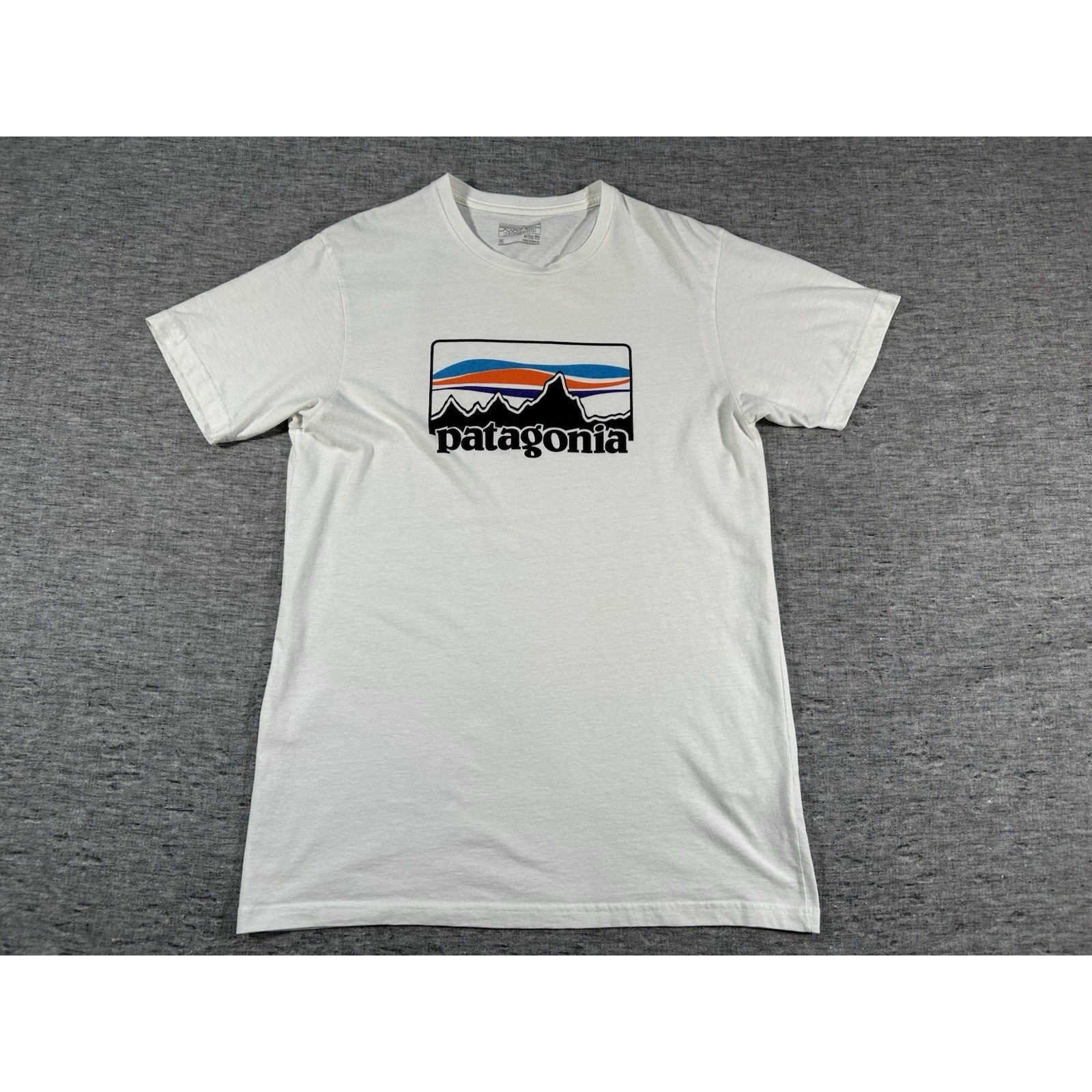 Patagonia P-6 Logo Shirt Mens Medium Slim Fit White Short Sleeve Crew 39061
