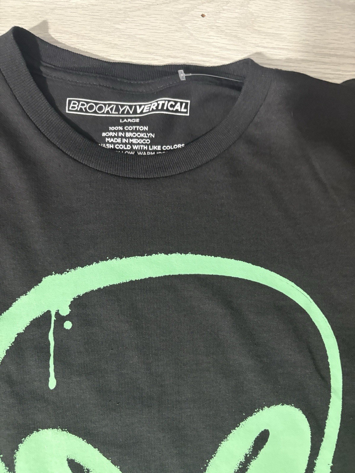 BROOKLYN VERTICAL Black T Shirt Men’s Size L