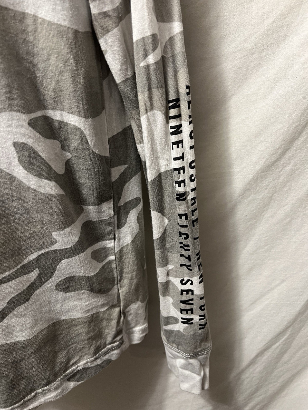 Aeropostale Shirt Mens M Gray Camouflage Brand Long Sleeve Graphic Casual Top A9