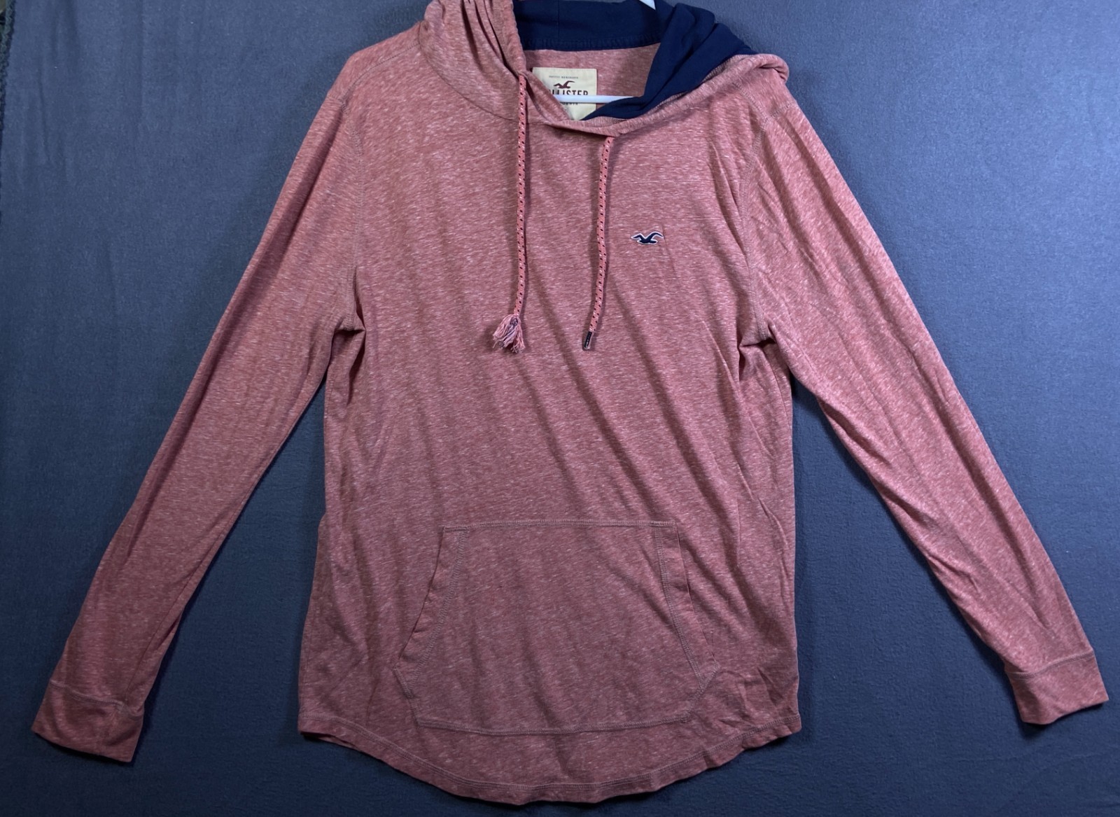 Hollister California Men’s Red Hooded Tshirt Medium Surf Beach Lightweight EUC!