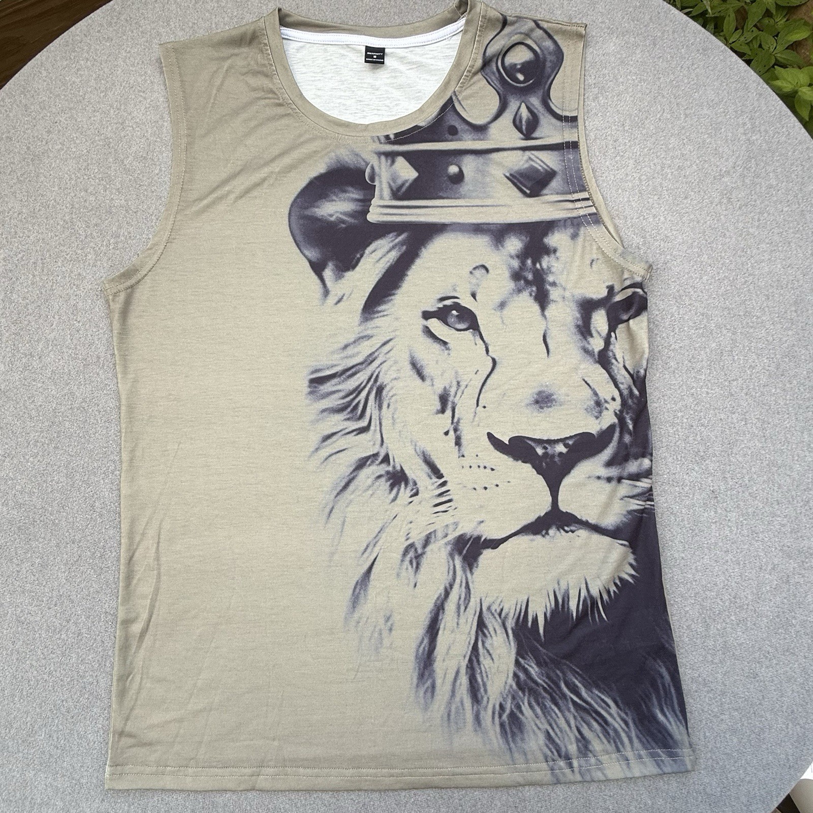 Manfinity Men’s M Beige Lion Crown Graphic Knit Round Neck Sleeveless T-Shirt