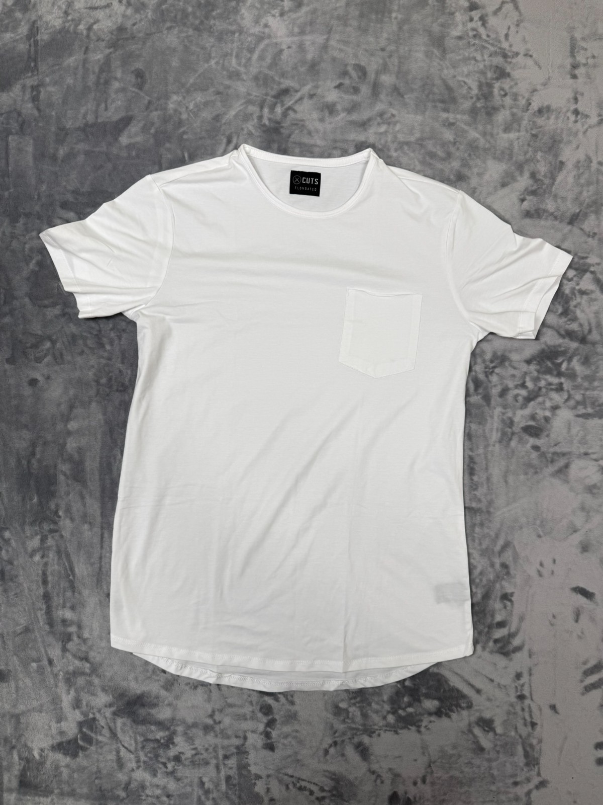 CUTS Clothing Men’s Elongated Crew Neck T-Shirt With Pocket NWOT