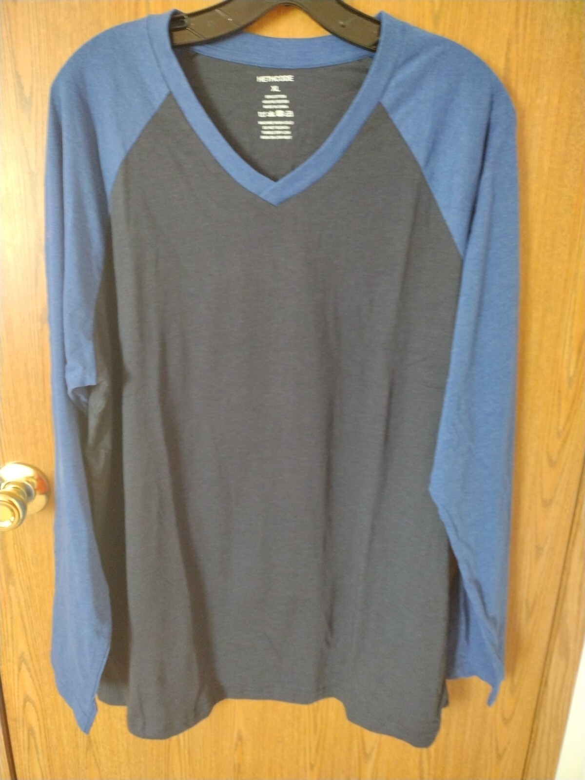 Hethcode New Men’s Blue Athletic Long Sleeve Shirt V Neck Size XL Slim Fit