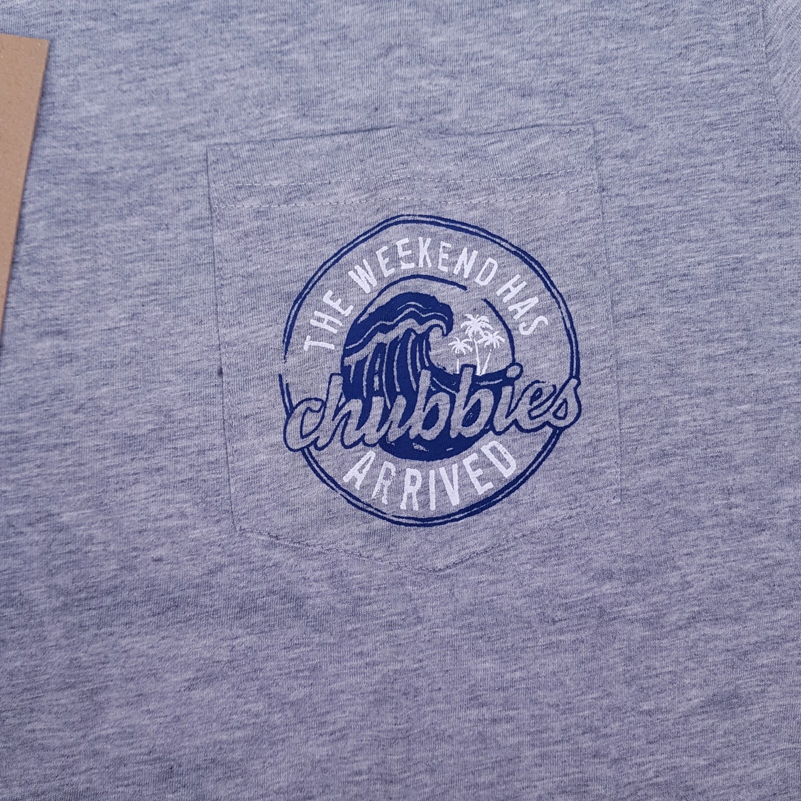 CHUBBIES The Weekend Has Arrived The Necessitee T Shirt Mens Size MEDIUM Grey