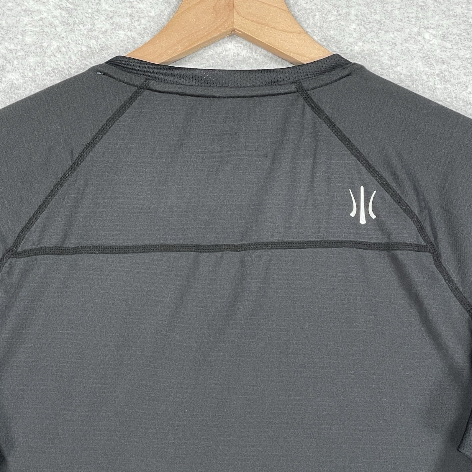 Rhone Shirt M Black Stretch Performance Gym Training Short Sleeve Crew Neck