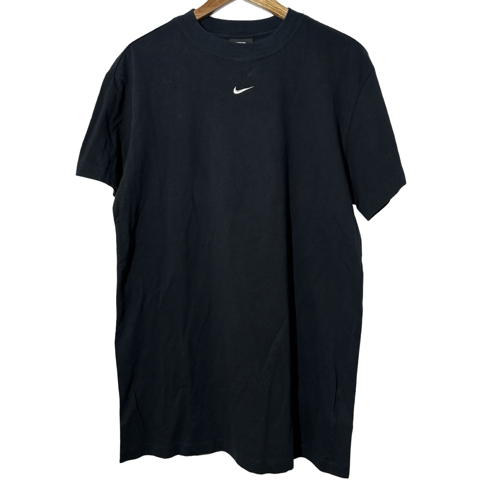 Nike Men’s Center Swoosh T-Shirt Black Embroidered Logo Crew Neck Size Medium