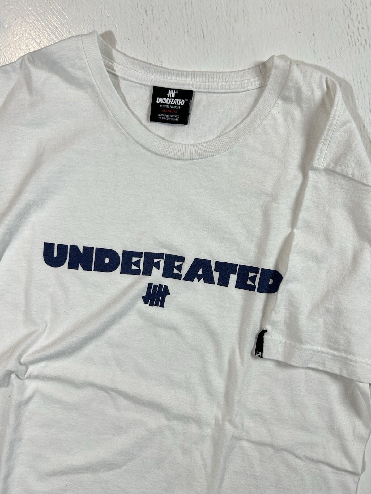Vintage 00s Undefeated SS White T-shirt Size MEDIUM Graphic Logo Oficial Product