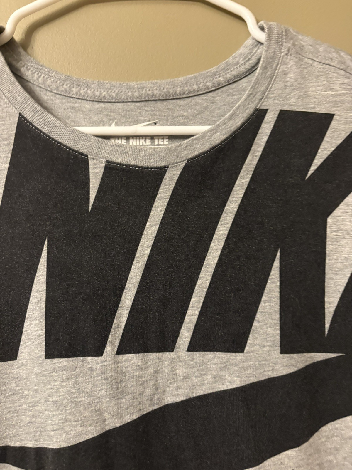 Nike Gray Classic T-Shirt | Perfect for Any Occasion athletic cut size L