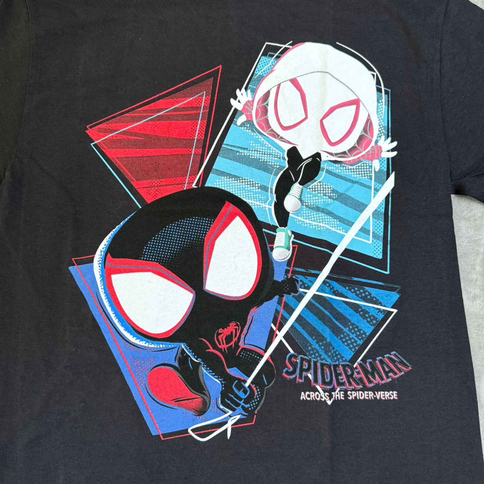 Marvel Spider-Gwen T-Shirt Small Spider-Man Spiderverse Funko Pop! Tee Exclusive