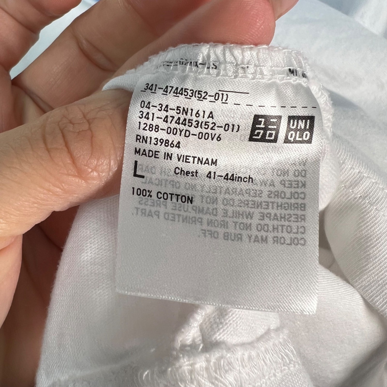 Uniqlo UT Handle With Care Graphic White T-Shirt Mens Large 100% Cotton