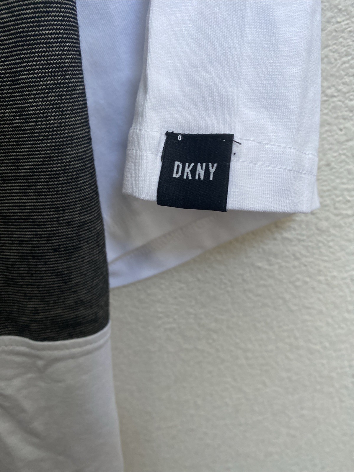 NEW DKNY Men’s T-Shirt Short Sleeve Crew Neck White Gray Large NWT $49.50