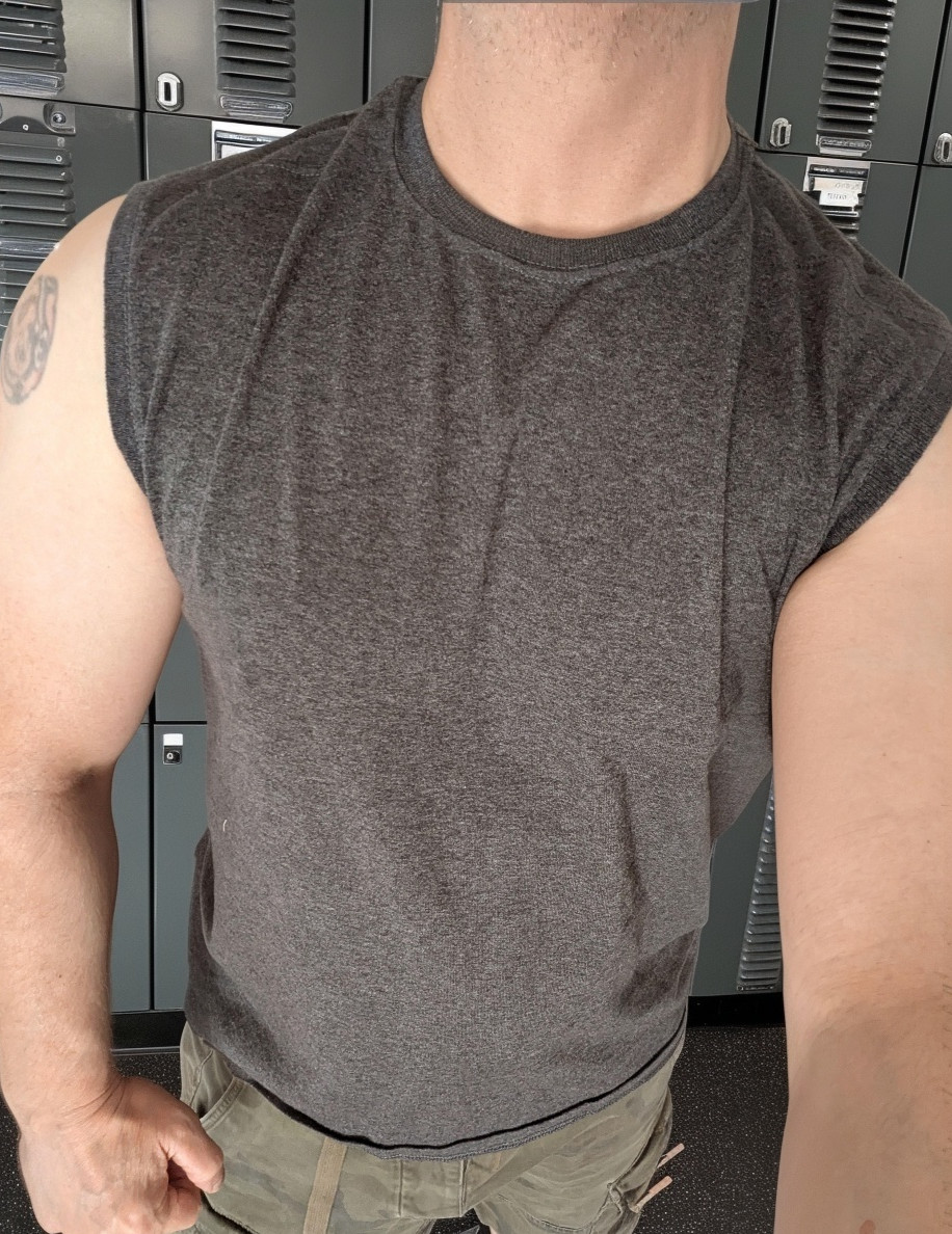 MEN’S SLEEVELESS TSHIRT: Charcoal Gray Muscle Fit Training Gym Wear MEDIUM M