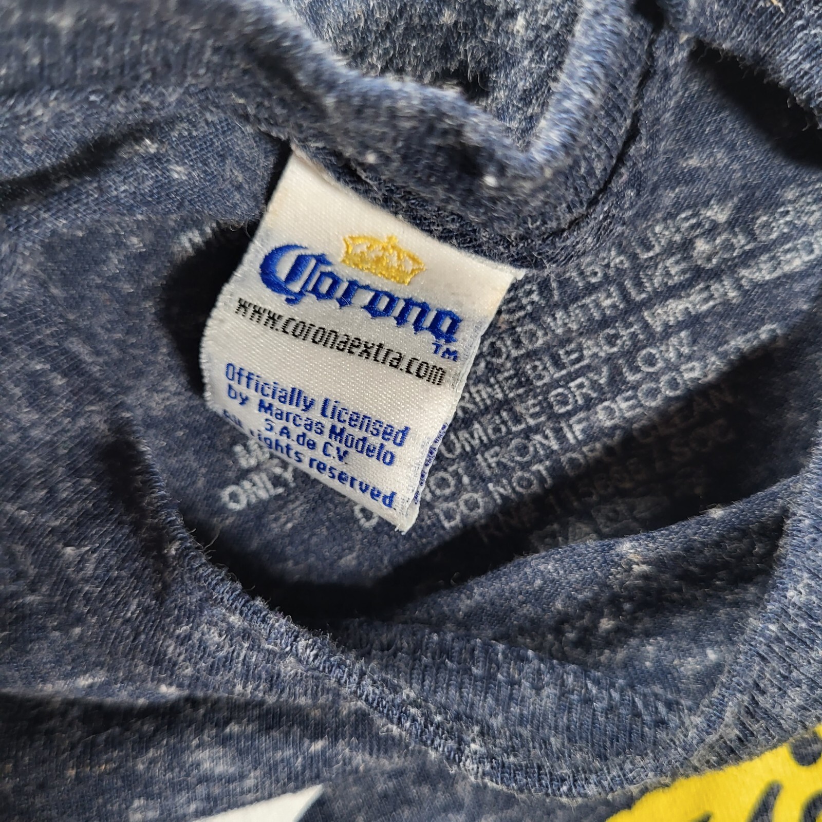 Corona Extra Men’s Medium Navy Polyester Linen Blend Graphic Tshirt