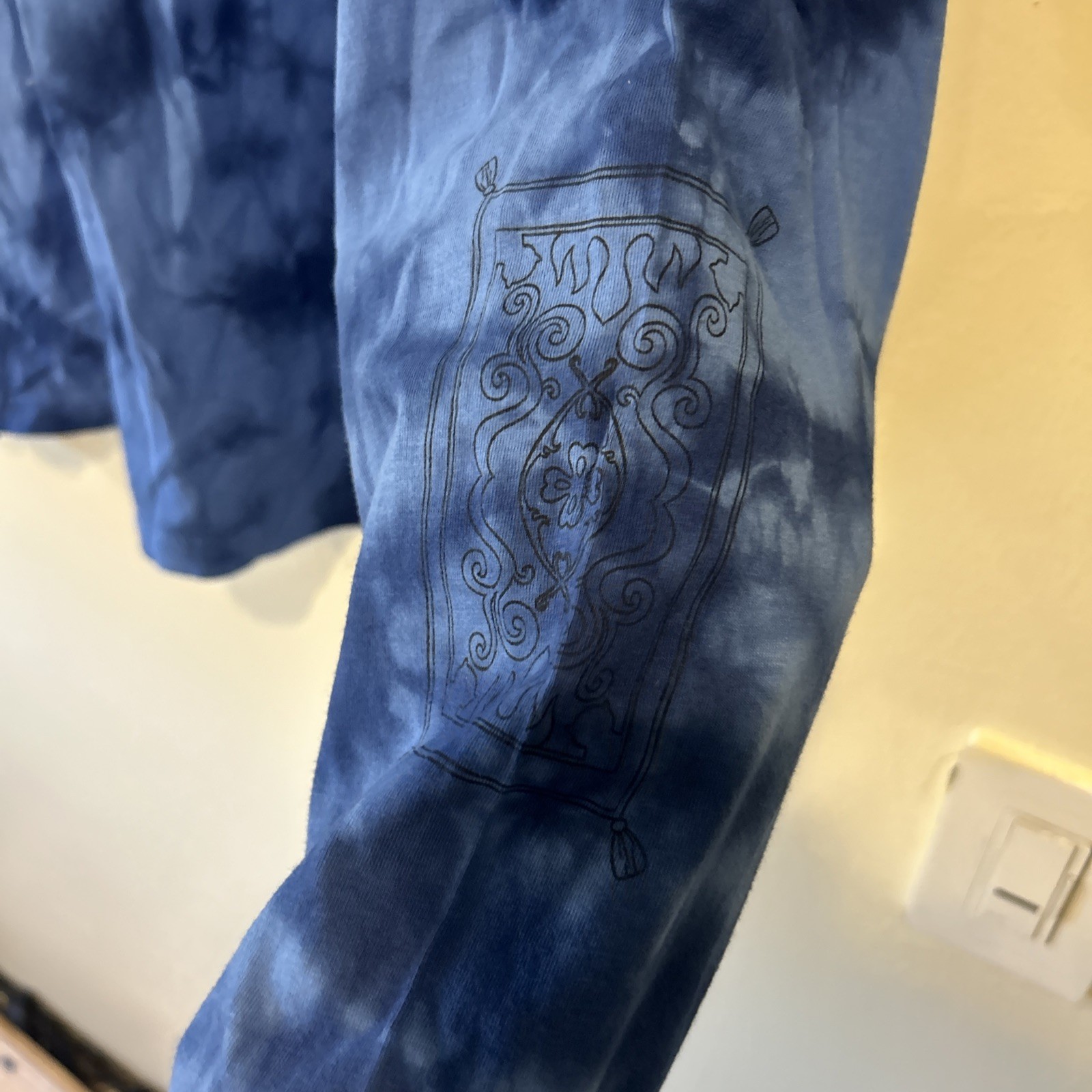 Disney Aladdin Balcony Scene Tie-Dye Blue Long Sleeve T-Shirt Medium