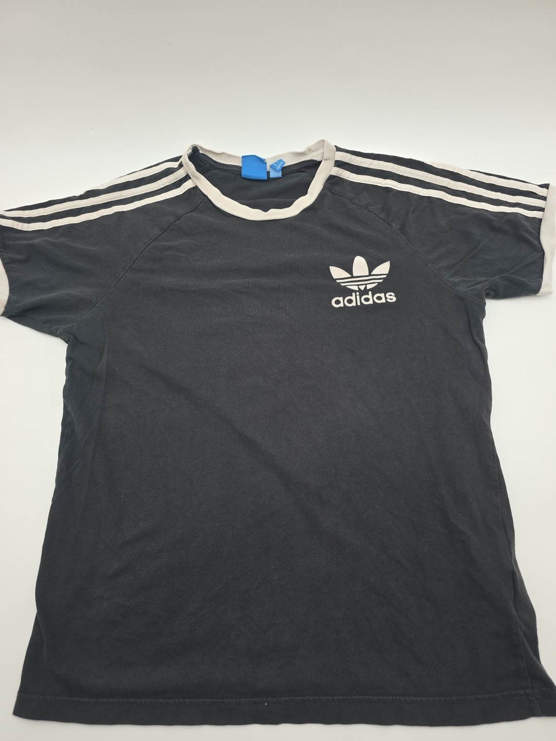 Adidas T-shirt Men Black Medium Graphic Print Logo Tee. #45929
