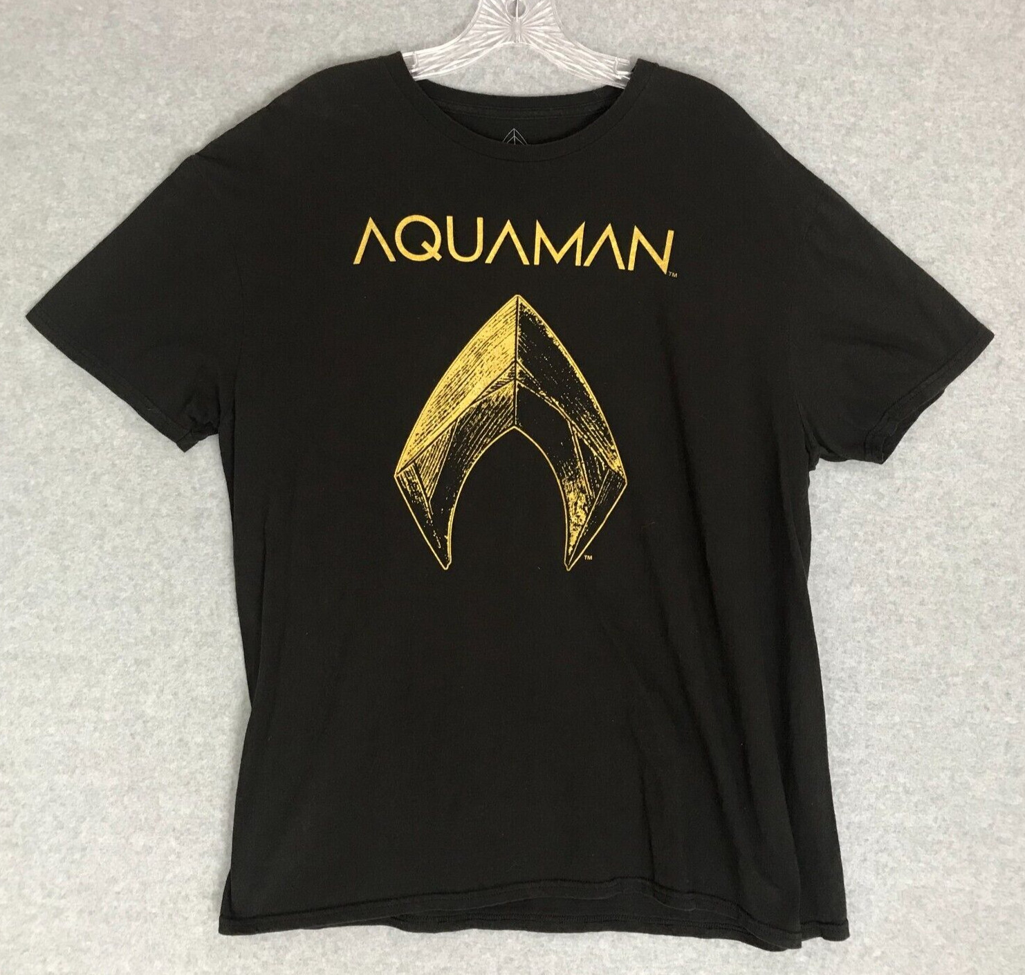 DC Comics Aquaman Logo T-Shirt Mens XL Short Sleeve Spell Out Gold Glitter Black