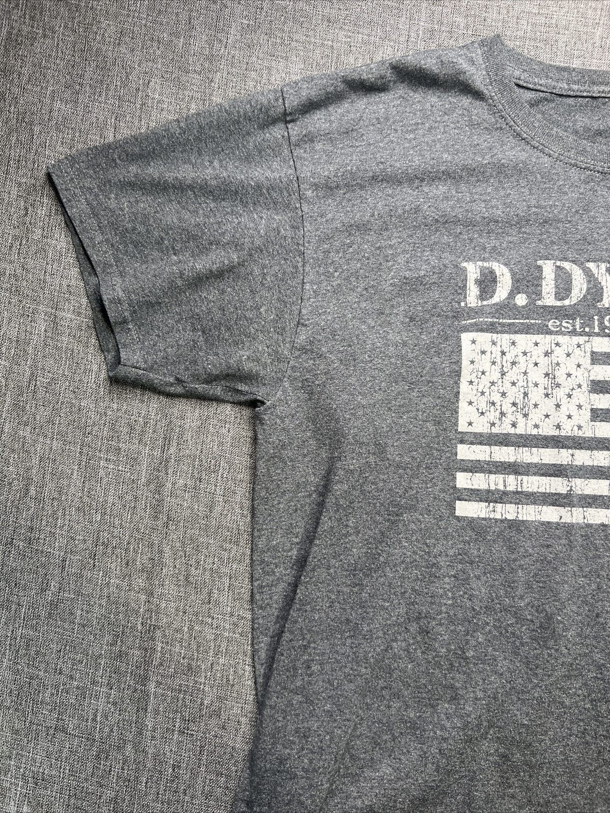 D. Dyer Inc. Shirt Men Size Medium Athletic Gray Flag Construction Short Sleeve