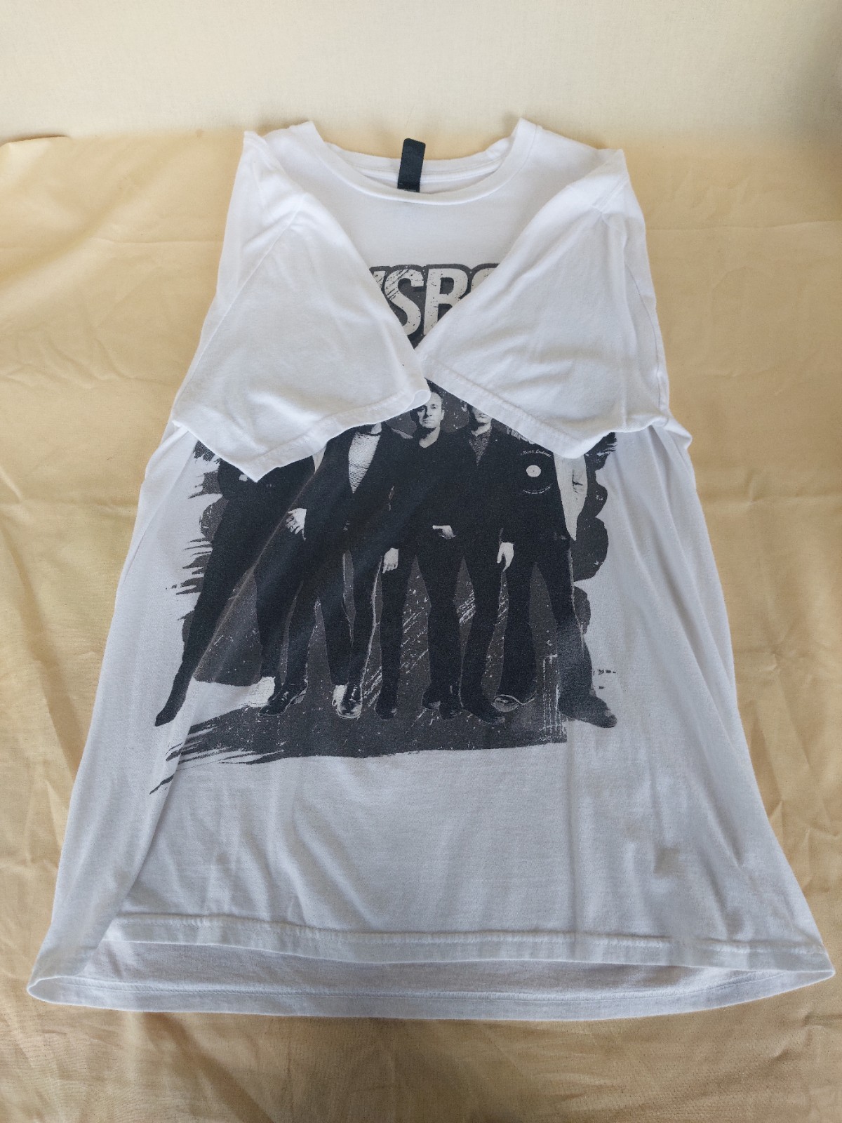District White Round Neck T-shirt Size M – DB006