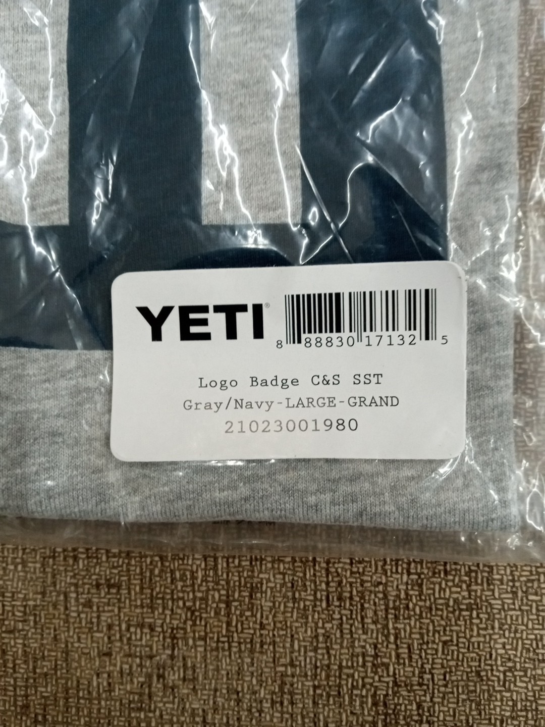 Yeti Short Sleeve T-shirt Size L Gray/Navy New FREE SHIPPING