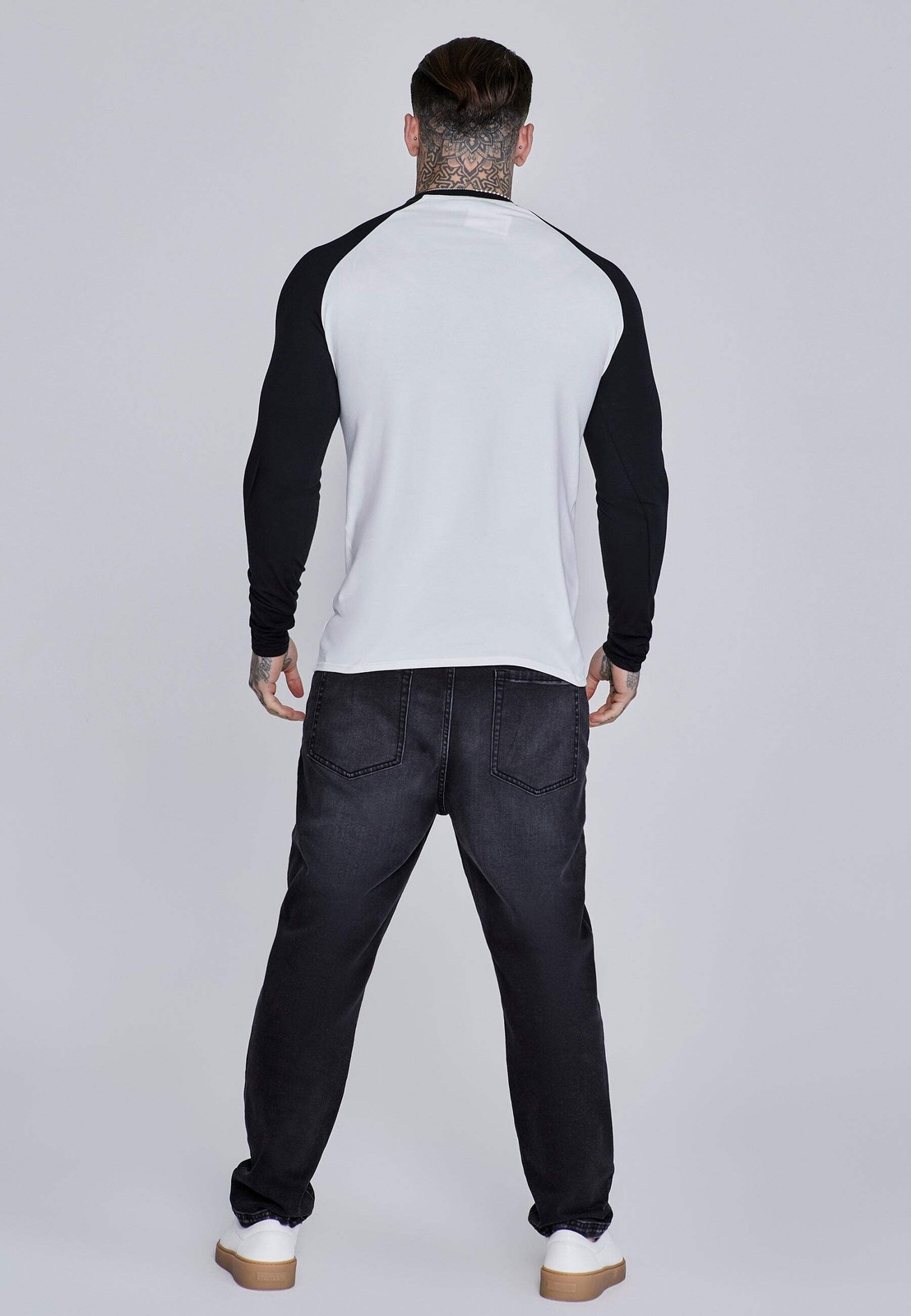 SikSilk Men’s Long Sleeved Crew Neck Muscle Fit T-Shirt Tee White and Black