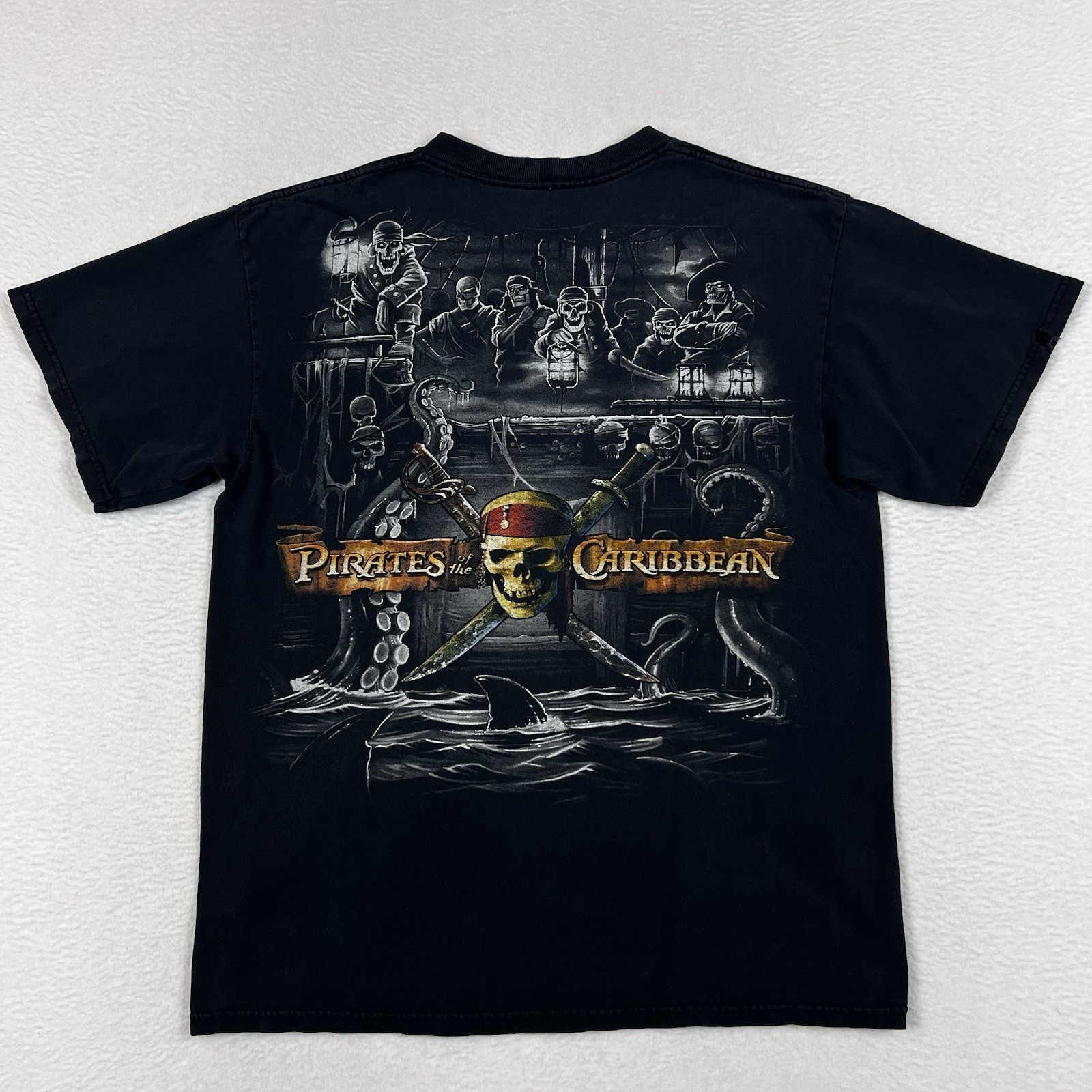 Vintage Pirates Of The Caribbean Tshirt Large Disney Movie Promo Cartoon TV Show