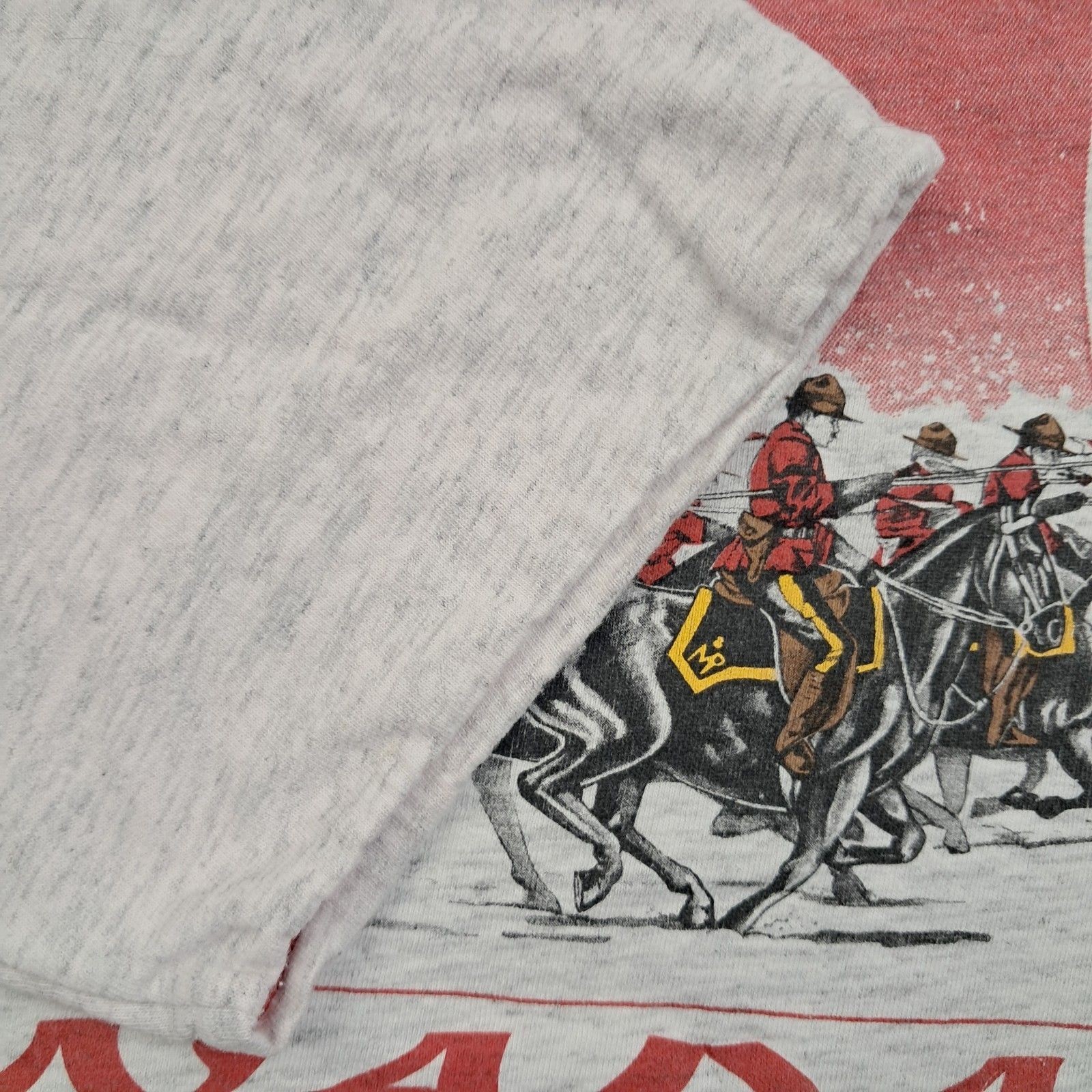 Canada T Shirt Large Men’s White Cotton Vintage Single Stitch Tourist