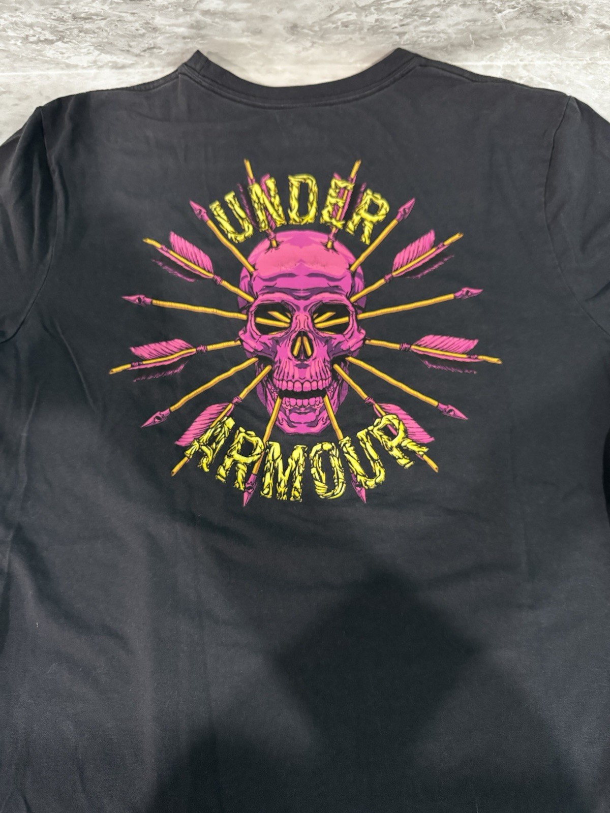 RARE Under Armour UA Size Large Pink Skull Arrows Men’s T-shirt Black