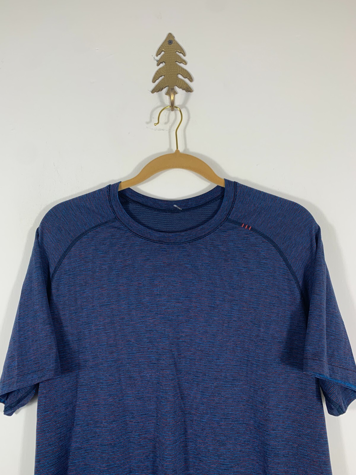 Lululemon Mens Metal Vent Stretch Athletic SS Shirt Blue/Red Microstripe Size L