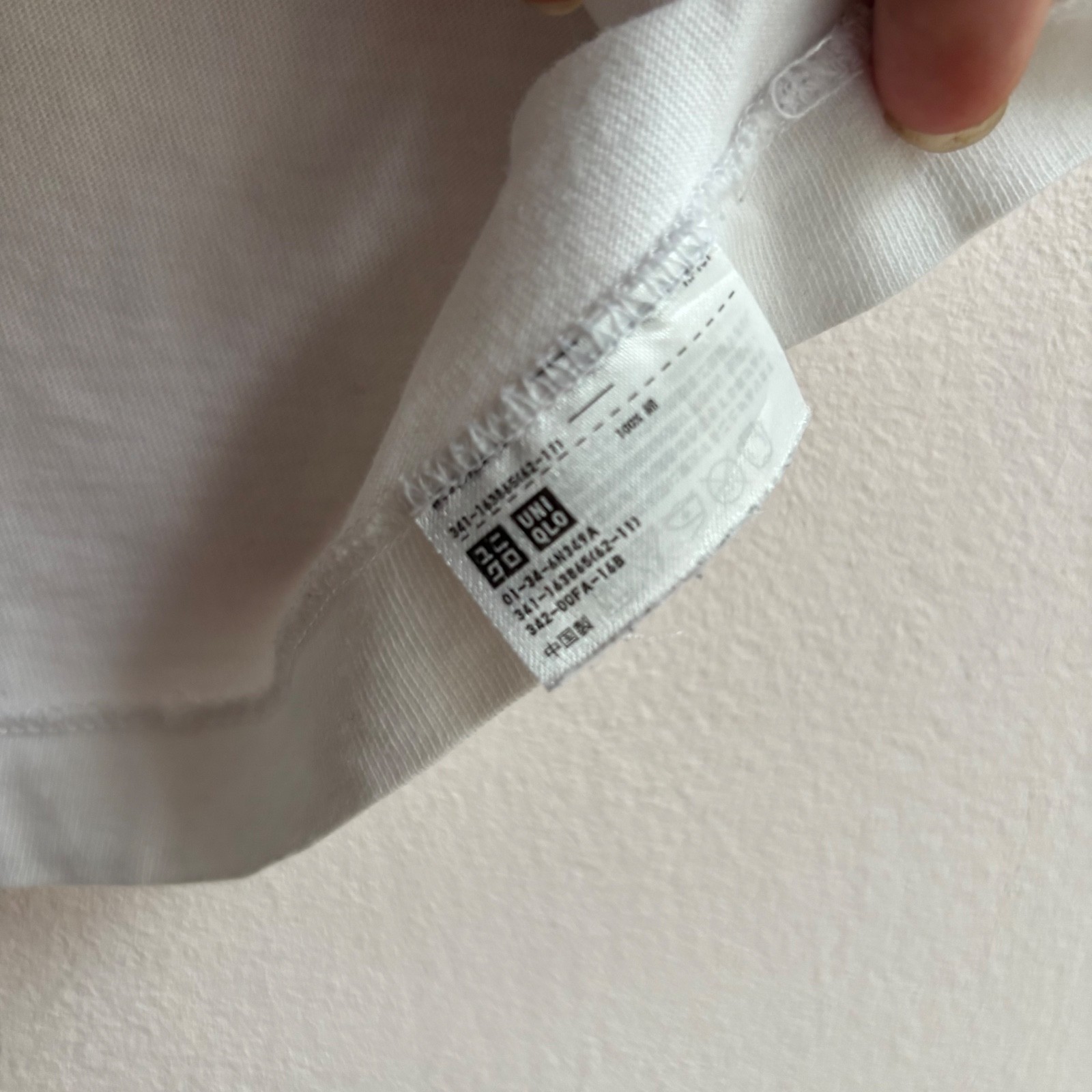 Uniqlo UT KAWS Companion Graphic T-Shirt White Mens Size L XX Sleeve